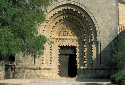 Le portail roman à lobes du monastère de Ganagobie