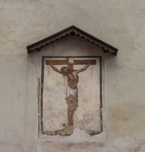 Crucifix peint